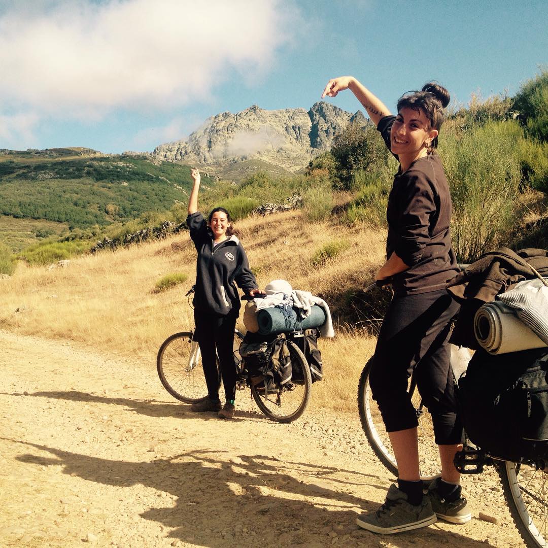 Llegaron Patri y Sara bicicleando desde Manza! que gran visita!!