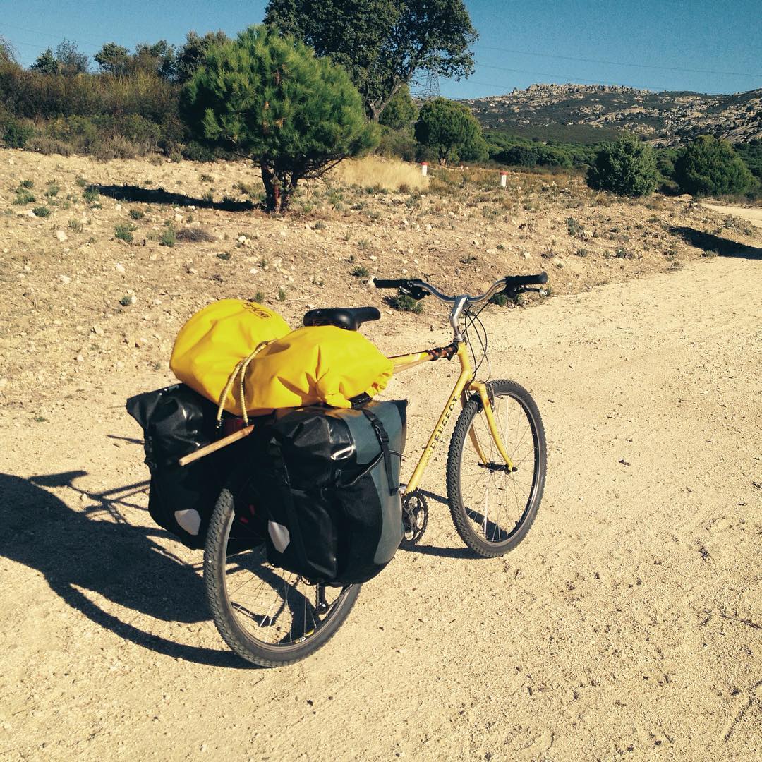 Os presento a Petra, mi nueva compañera de viaje. Me moveré con ella todo lo posible, ahora en este caso unos días a mi añorada Pedriza :) #masPetraYmenosPetrol