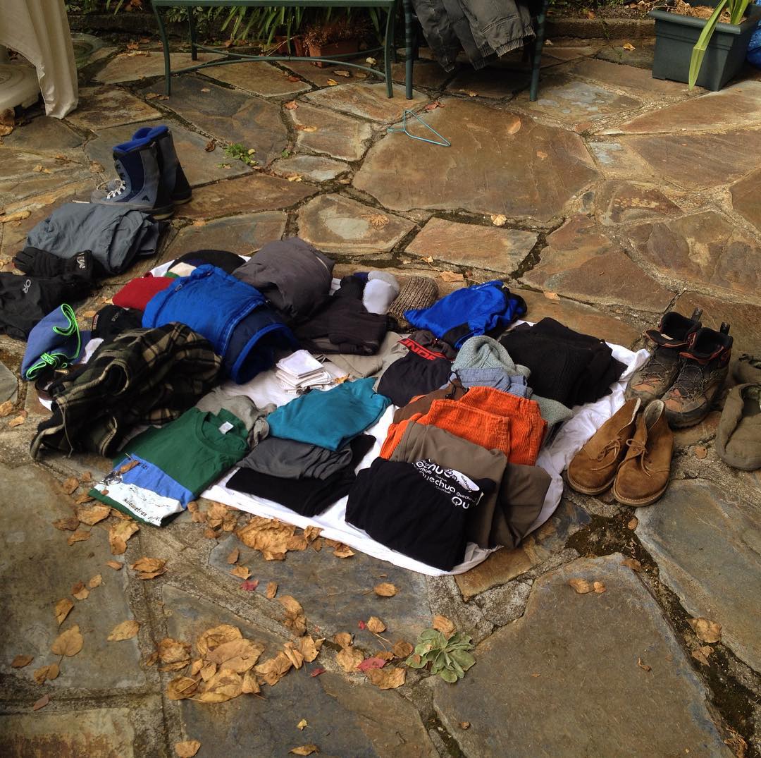 arranco a probar el minimalista #project333: 33 piezas de ropa para 3 meses, el resto se guarda. visto en el docu de @theminimalists via @danielokalamar y @paulameis :)