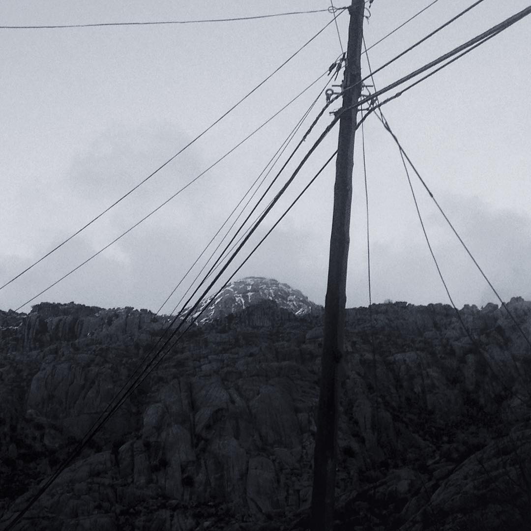 gris frio nieve leña pueblo curro. @lapatineta — el yelmo