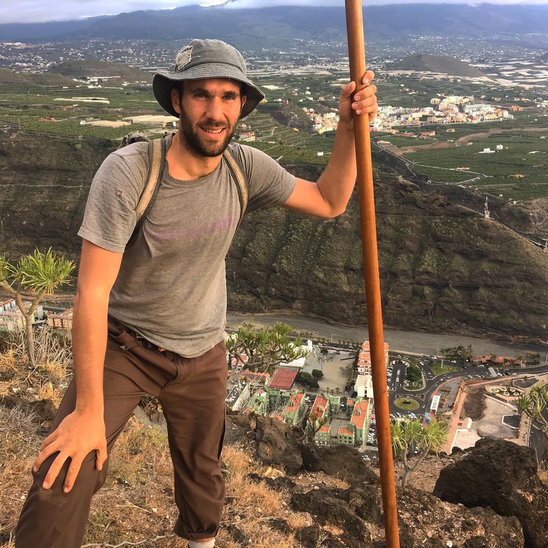 Hoy primera bajada con Tomás en La Palma por los riscos de #Tazacorte! Espectacular el desnivel y el patio que manejan en las islas.

Este pedricero mañana surcará por la #calderaTaburiente junto a la Jurria Tenerra! que la templanza me acompañe. 
#saltodelpastorcanario