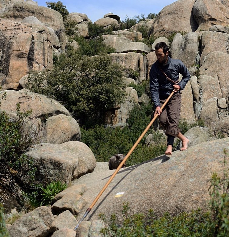 hoy en la bajada atroche desde el yelmo nos hemos cruzado con el fotógrafo Javier Herranz Casellas y nos ha regalado esta toma ¡grache por la foto amigo!