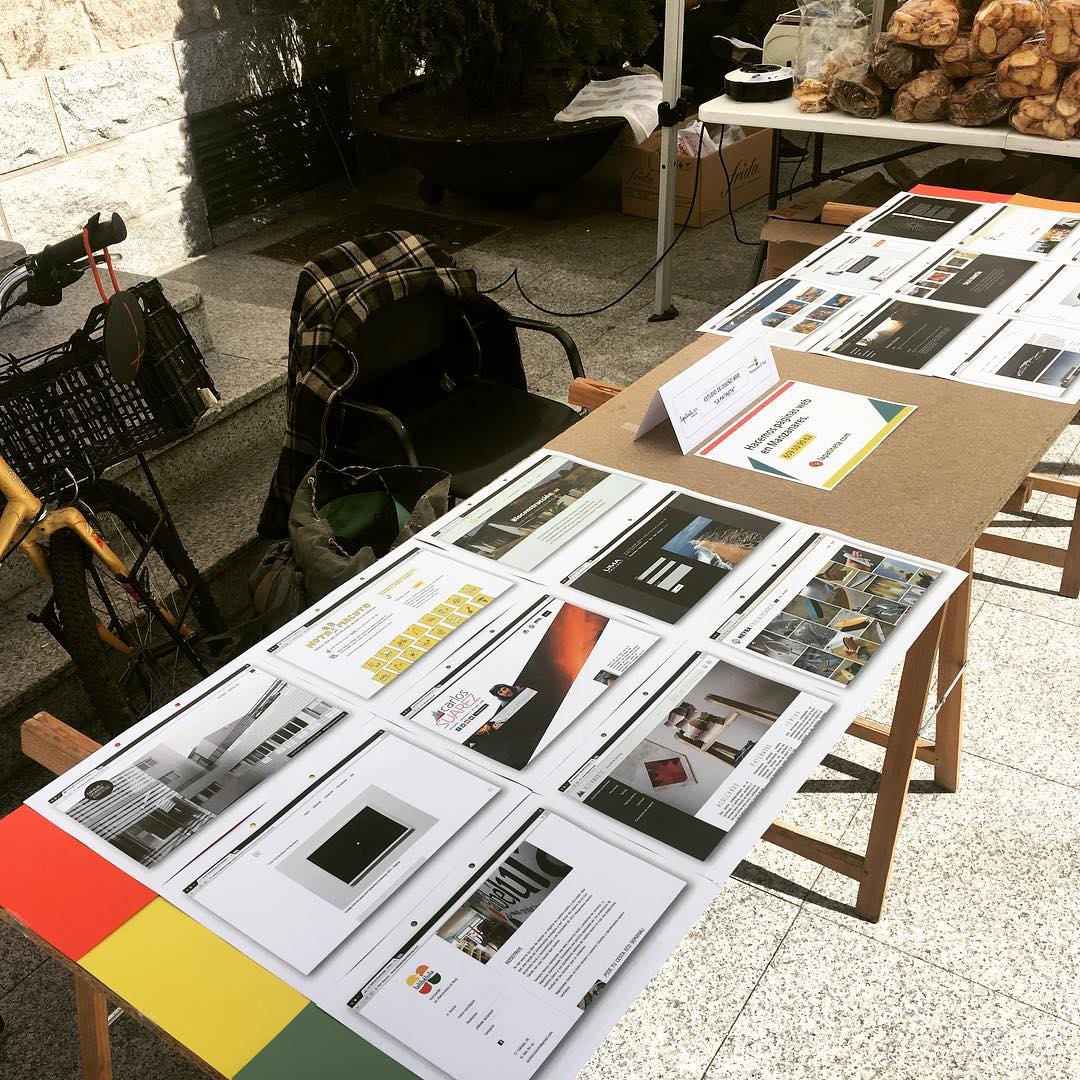 Hoy en la plaza del pueblo enseñando el portfolio web @lapatineta!

Trabajemos tu mensaje en Internet: raul@lapatineta.com