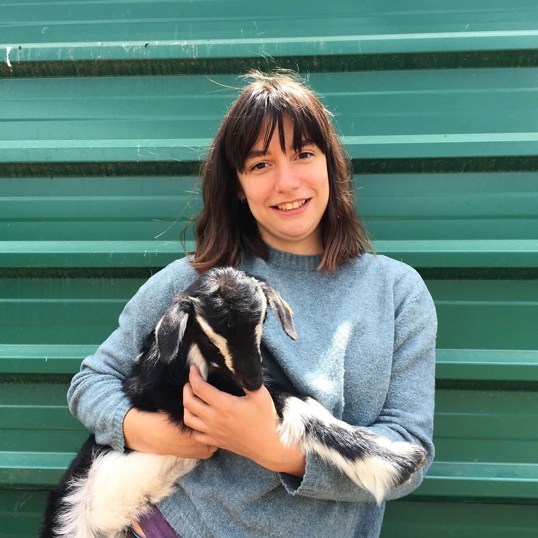 mi gran amiga @gadorsalis :) que buena visita hoy por la cabris. Y mr quiquimbas !

Careo, apaños de majada, una cervecita y chill out en la recién ajardinada pradera